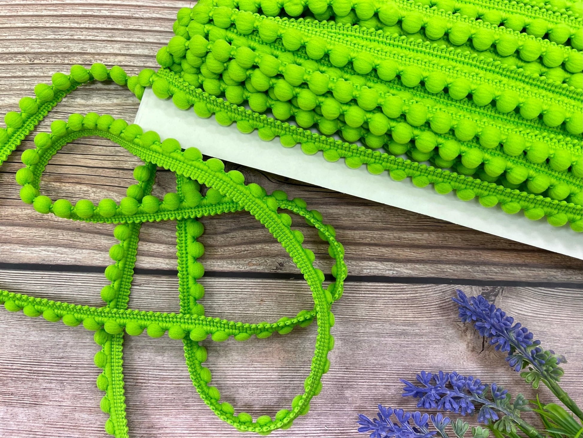 Pom Pom ribbon-12 mm green