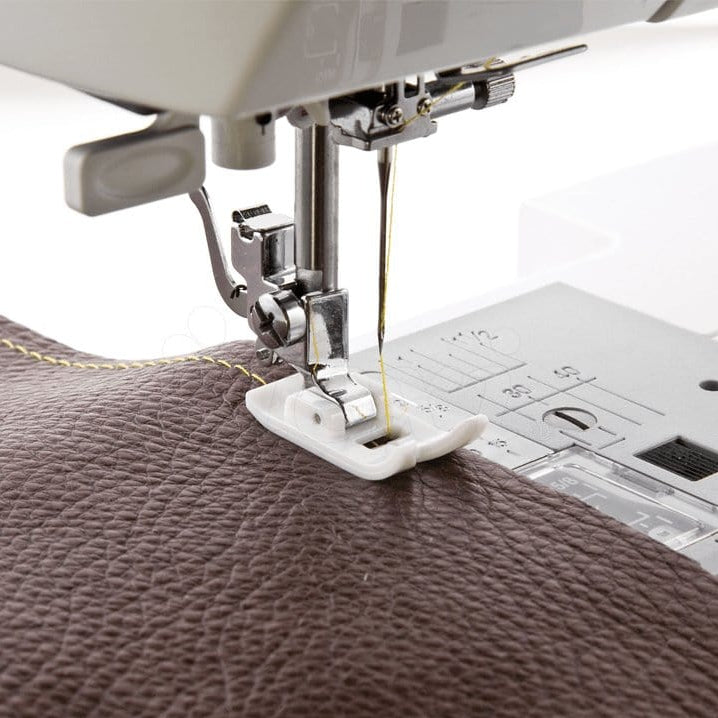 alt
Sewing machine foot for slippery fabrics
